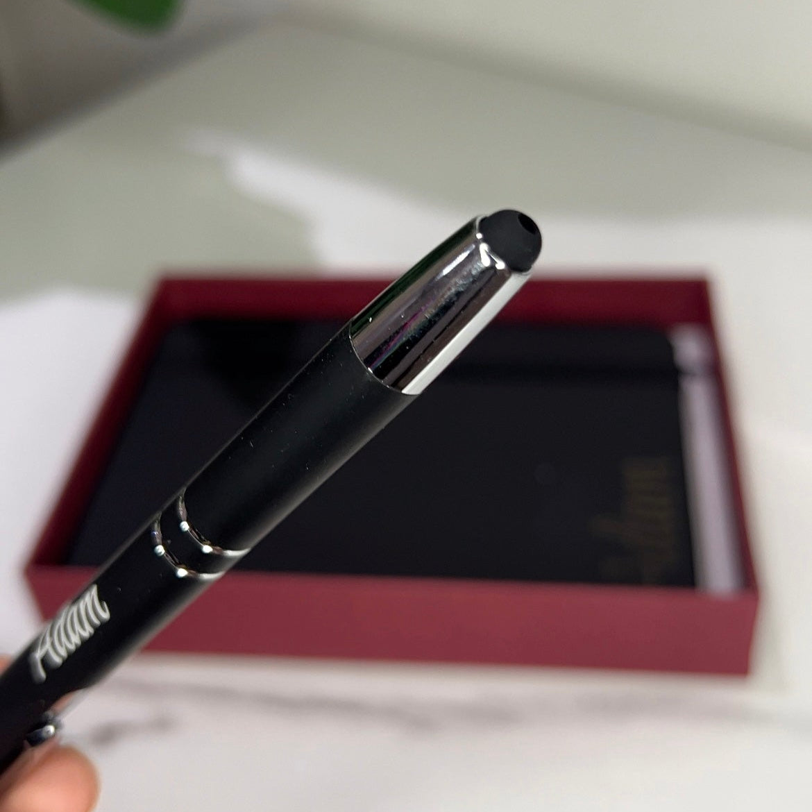 Coffret Cadeau Personnalisé – Portefeuille, Bloc-notes A6, Stylo, Porte-clés & Bracelet