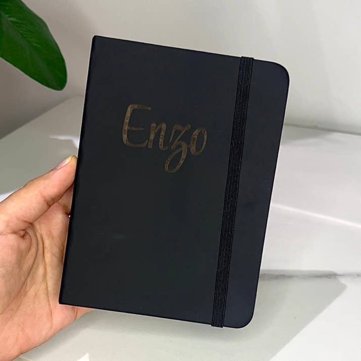 Coffret Cadeau Personnalisé – Portefeuille, Bloc-notes A6, Stylo, Porte-clés & Bracelet