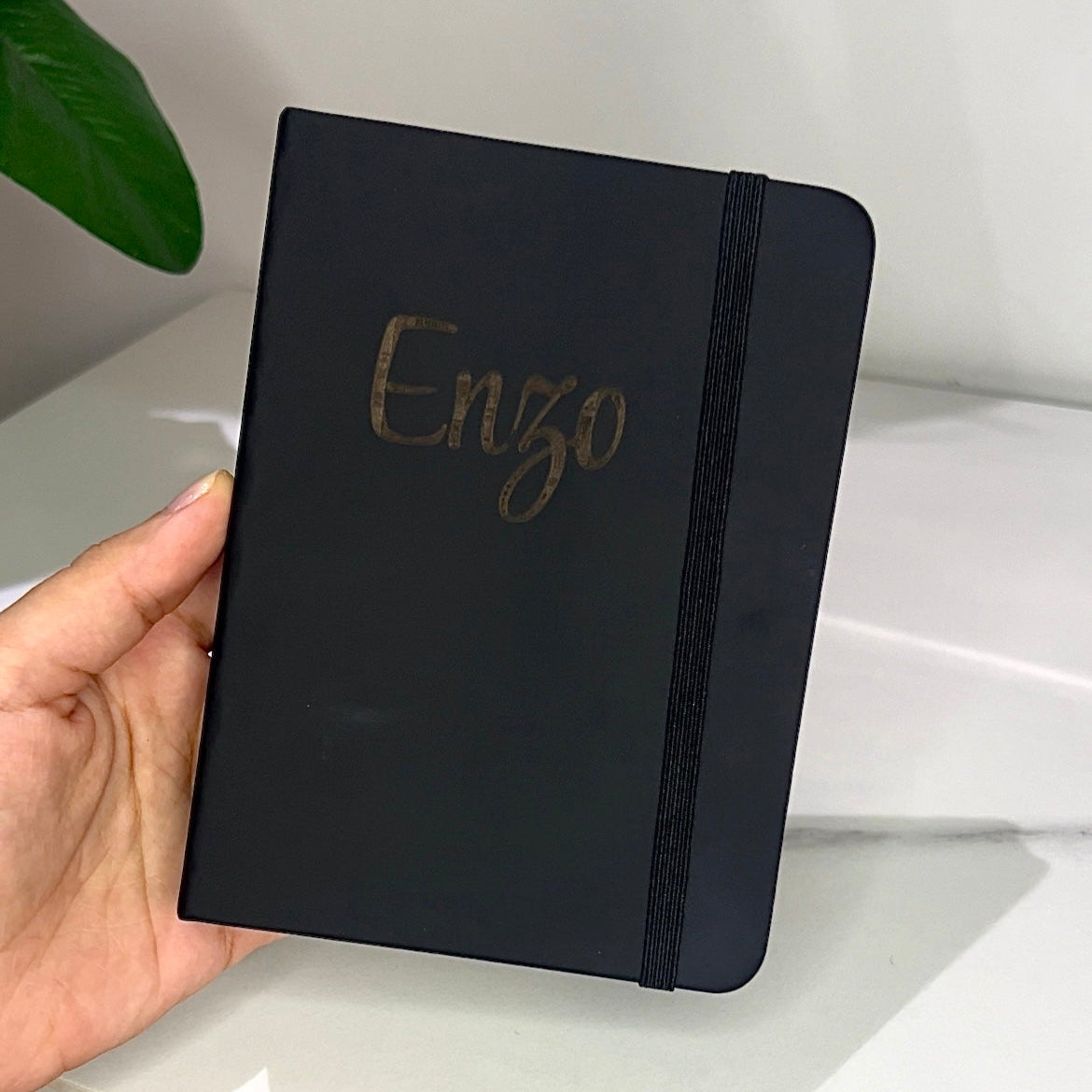 Coffret Cadeau Personnalisé – Portefeuille, Bloc-notes A6, Stylo, Porte-clés & Bracelet